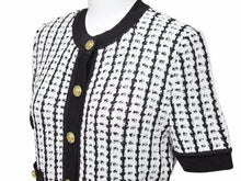 Load image into Gallery viewer, 極美品 CHANEL シャネル トップス ニット 97P ココマーク ボタン ブラック ホワイト ツイード サイズ38 P07770V00356 中古 44378