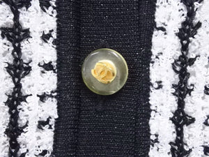 極美品 CHANEL シャネル トップス ニット 97P ココマーク ボタン ブラック ホワイト ツイード サイズ38 P07770V00356 中古 44378