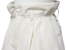 Load image into Gallery viewer, Moncler モンクレール ペーパーバッグウエストショートパンツ PANTALONE 2020AW ポリエステル アイボリー サイズ38 美品 中古 44398
