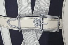 Load image into Gallery viewer, HERMES エルメス ノースリーブ ワンピース トップス ベルト柄 総柄 フランス製 シルク ホワイト ネイビー 34 美品 中古 44647