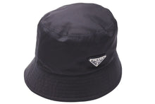 Load image into Gallery viewer, PRADA プラダ RE-NYLON バケットハット ロゴ プレート ナイロン 帽子 1HC137 ブラック 黒 サイズL 美品 中古 44724