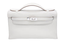 Load image into Gallery viewer, 新品同様 HERMES エルメス C刻印 ハンドバッグ ポシェットケリー グリスパール(パールグレー) スイフト シルバー金具 中古 44812