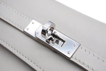 Load image into Gallery viewer, 新品同様 HERMES エルメス C刻印 ハンドバッグ ポシェットケリー グリスパール(パールグレー) スイフト シルバー金具 中古 44812