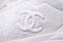 Load image into Gallery viewer, CHANEL シャネル スニーカー フラットシューズ ローカット ココマーク ホワイト スパンコール レザー サイズ36 美品 中古 45250
