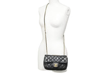 Load image into Gallery viewer, CHANEL シャネル ミニマトラッセ 18 ブラック ゴールド金具 19番台 ラムスキン ショルダーバッグ 美品 中古 45329