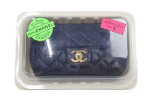Load image into Gallery viewer, CHANEL シャネル ミニマトラッセ 18 ブラック ゴールド金具 19番台 ラムスキン ショルダーバッグ 美品 中古 45329