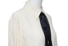 Load image into Gallery viewer, CHANEL シャネル ココボタン 長袖シャツ シルクシャツ リボン P44294V12320 アイボリー ブラック サイズ34 美品 中古 45342