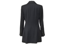 Load image into Gallery viewer, CHANEL シャネル ココマーク テーラードジャケット P07495V05526 97P ウール シルク ブラック ゴールド サイズ40 美品 中古 45374