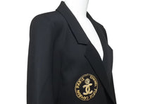 Load image into Gallery viewer, CHANEL シャネル ココマーク テーラードジャケット P07495V05526 97P ウール シルク ブラック ゴールド サイズ40 美品 中古 45374