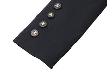 Load image into Gallery viewer, CHANEL シャネル ココマーク テーラードジャケット P07495V05526 97P ウール シルク ブラック ゴールド サイズ40 美品 中古 45374