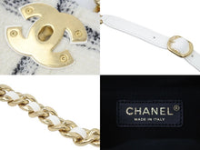 Load image into Gallery viewer, 新品未使用 顧客即完売 2022-2023AW 最新作 22K CHANEL シャネル AS3615 マトラッセ バックパック ツイード ホワイト 中古 45429