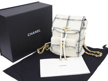 Load image into Gallery viewer, 新品未使用 顧客即完売 2022-2023AW 最新作 22K CHANEL シャネル AS3615 マトラッセ バックパック ツイード ホワイト 中古 45429