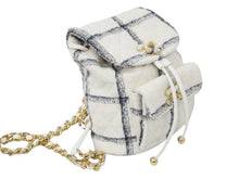 Load image into Gallery viewer, 新品未使用 顧客即完売 2022-2023AW 最新作 22K CHANEL シャネル AS3615 マトラッセ バックパック ツイード ホワイト 中古 45429
