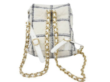 Load image into Gallery viewer, 新品未使用 顧客即完売 2022-2023AW 最新作 22K CHANEL シャネル AS3615 マトラッセ バックパック ツイード ホワイト 中古 45429