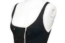 Load image into Gallery viewer, CHANEL シャネル タンクトップ ココマークボタン P05159V00233 95P コットン ブラック ホワイト サイズ36 美品 中古 45582