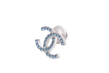 Load image into Gallery viewer, CHANEL シャネル ココマーク ブローチ アクセサリー ラインストーン メタル ブルー シルバー 3g 美品 中古 45593