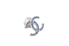 Load image into Gallery viewer, CHANEL シャネル ココマーク ブローチ アクセサリー ラインストーン メタル ブルー シルバー 3g 美品 中古 45593