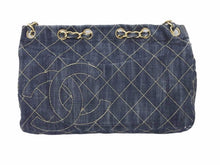 Load image into Gallery viewer, シャネル CHANEL スパークリングデニム マトラッセ チェーンショルダーバッグ インディゴブルー 10番台 中古 45596