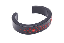 Load image into Gallery viewer, Christian Dior クリスチャンディオール バングル ロゴ ラインストーン ブラック レッド アクセサリー 小物 美品 中古 45625
