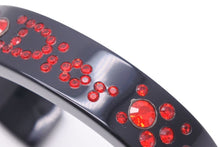 Load image into Gallery viewer, Christian Dior クリスチャンディオール バングル ロゴ ラインストーン ブラック レッド アクセサリー 小物 美品 中古 45625