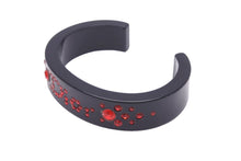 Load image into Gallery viewer, Christian Dior クリスチャンディオール バングル ロゴ ラインストーン ブラック レッド アクセサリー 小物 美品 中古 45625