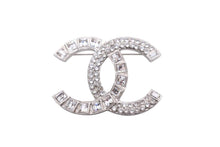 Load image into Gallery viewer, CHANEL シャネル ココマーク ブローチ アクセサリー 装飾品 小物 ラインストーン メタル 14C シルバー 美品 中古 45658