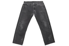 Load image into Gallery viewer, CHROME HEARTS クロムハーツ リーバイス 501 U VNTG JEAN BK セメタリークロスパッチ ブラックデニムパンツ 34インチ 美品 中古 45766