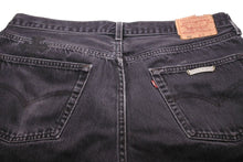 Load image into Gallery viewer, CHROME HEARTS クロムハーツ リーバイス 501 U VNTG JEAN BK セメタリークロスパッチ ブラックデニムパンツ 34インチ 美品 中古 45766
