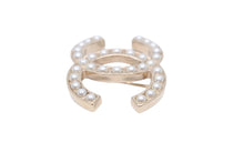 Load image into Gallery viewer, CHANEL シャネル ココマーク ブローチ フェイクパール アクセサリー ジュエリー D10V 小物 ロゴ ゴールド 美品 中古 45768