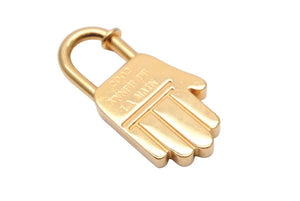 HERMES エルメス ANNEE DE LA MAIN カデナ ハンド 真鍮 ゴールド カラー 銀色 錠 トップ チャーム 2002年 良品 中古 45793