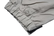 Load image into Gallery viewer, 新品未使用 ESSENTIALS エッセンシャルズ TRACK PANT トラックパンツ DESERT TAUPE ボトムス ナイロン ベージュ サイズM 45832