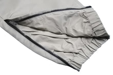 Load image into Gallery viewer, 新品未使用 ESSENTIALS エッセンシャルズ TRACK PANT トラックパンツ DESERT TAUPE ボトムス ナイロン ベージュ サイズM 45832