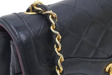 Load image into Gallery viewer, CHANEL シャネル ヴィンテージ ショルダーバッグ ミニマトラッセ 1番台 レザー ブラック ゴールド金具 良品 中古 45839