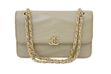 Load image into Gallery viewer, CHANEL シャネル ヴィンテージ マトラッセショルダーバッグ ココマーク 00番台 ベージュ ゴールド金具 良好 中古 45840