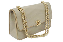 Load image into Gallery viewer, CHANEL シャネル ヴィンテージ マトラッセショルダーバッグ ココマーク 00番台 ベージュ ゴールド金具 良好 中古 45840