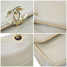 Load image into Gallery viewer, CHANEL シャネル ヴィンテージ マトラッセショルダーバッグ ココマーク 00番台 ベージュ ゴールド金具 良好 中古 45840