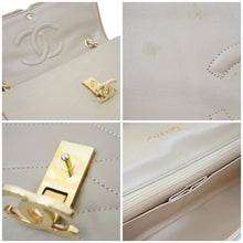 Load image into Gallery viewer, CHANEL シャネル ヴィンテージ マトラッセショルダーバッグ ココマーク 00番台 ベージュ ゴールド金具 良好 中古 45840