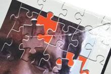 Load image into Gallery viewer, 極美品 SCARFACE スカーフェイス JIGSAW PUZZLE ジグソーパズル 1000PIECE 20×27 ブラック レッド 中古 45853