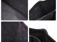 Load image into Gallery viewer, CHANEL シャネル ヴィンテージ ココマーク長財布 11番台 ブラック ゴールド金具 良品 中古 45906