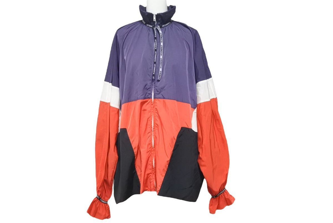 VETEMENTS ヴェトモン ネックロゴテープトラックジャケット ネックロゴテープトラックジャケット ナイロンジャケット XS 美品 中古 45994 