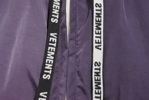 VETEMENTS ヴェトモン ネックロゴテープトラックジャケット ネックロゴテープトラックジャケット ナイロンジャケット XS 美品 中古 45994 