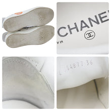 Load image into Gallery viewer, CHANEL 19SS ファレルウィリアムス グラフィックローカットスニーカー ホワイトマルチカラー 36 美品 中古 46013