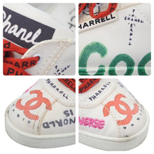 Load image into Gallery viewer, CHANEL 19SS ファレルウィリアムス グラフィックローカットスニーカー ホワイトマルチカラー 36 美品 中古 46013