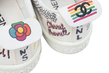 Load image into Gallery viewer, CHANEL 19SS ファレルウィリアムス グラフィックローカットスニーカー ホワイトマルチカラー 36 美品 中古 46013