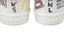 Load image into Gallery viewer, CHANEL 19SS ファレルウィリアムス グラフィックローカットスニーカー ホワイトマルチカラー 36 美品 中古 46013