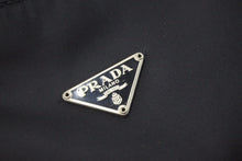 Load image into Gallery viewer, PRADA プラダ MV515 ホーボー ハンドバッグ ミニバッグ 三角ロゴ金具 プレート ナイロン ブラック レディース 美品 中古 46071