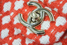 Load image into Gallery viewer, 極美品 CHANEL シャネル マトラッセCF Wチェーンショルダーバッグ 12番台 ツイード ジャージ レッド ホワイト ゴールド 中古 46088