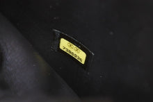 Load image into Gallery viewer, CHANEL シャネル ヴィンテージ バニティバッグ キャビアスキン ココマーク 6番台 ブラック ゴールド金具 美品 中古 46136