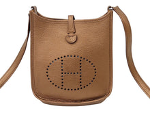 Load image into Gallery viewer, 極美品 HERMES エルメス エヴリン TPM 御堂筋 2007年 ブロンズ ショルダーバック 2007年 □K刻印 中古 46142