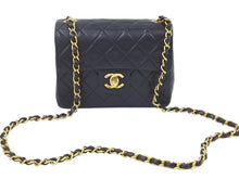 Load image into Gallery viewer, CHANEL シャネル ヴィンテージ ミニマトラッセチェーンショルダーバッグ 3番台 ブラック ゴールド金具 美品 中古 46143